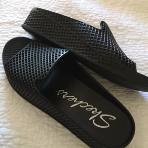 SOLD = Skechers sandals